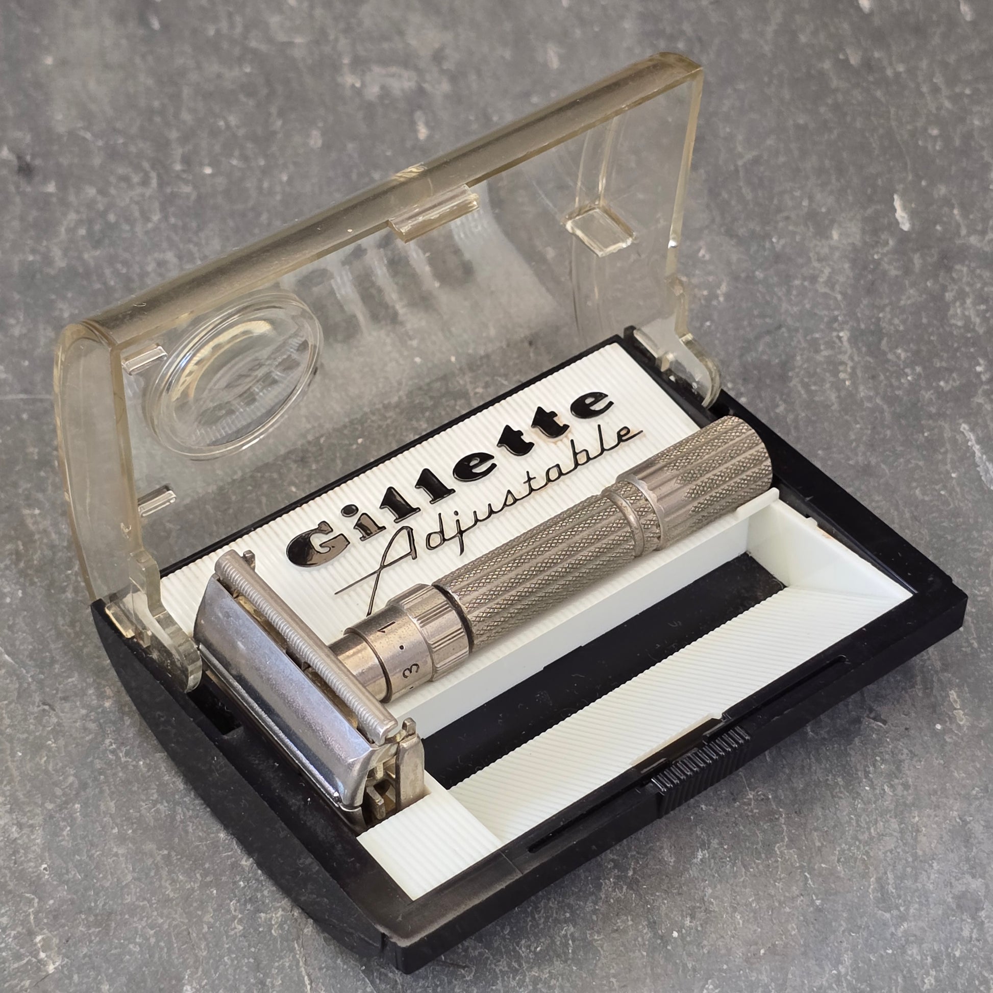 1958 Vintage Gillette D4 TTO Adjustable Fat Boy Safety Razor in Original Box