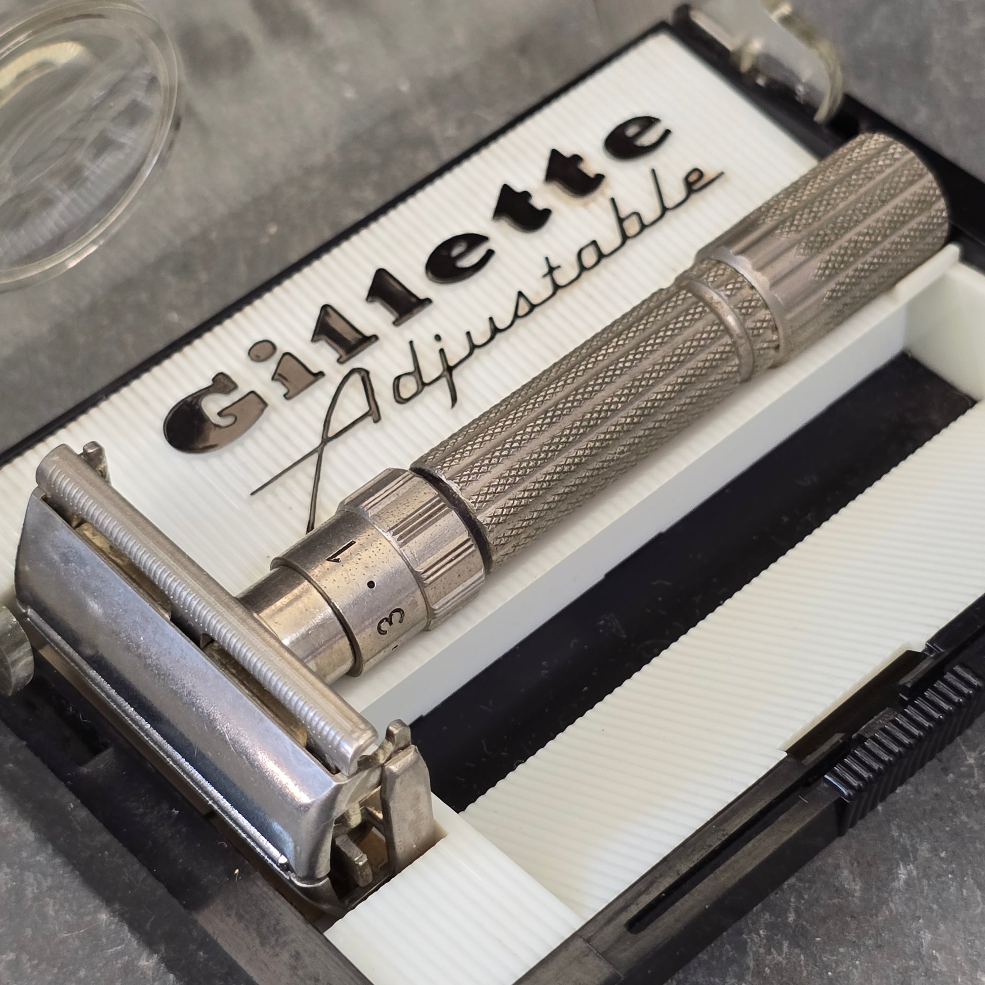 1958 Vintage Gillette D4 TTO Adjustable Fat Boy Safety Razor in Original Box