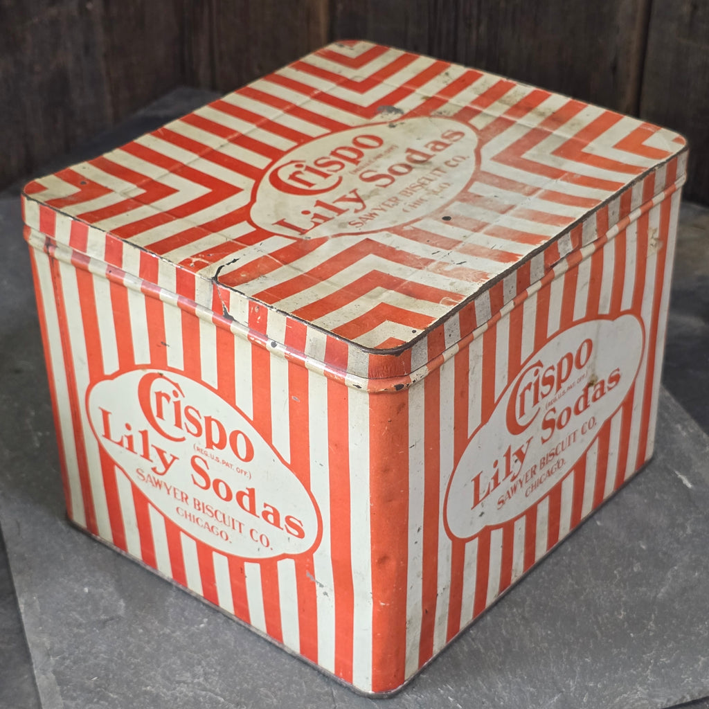 Crispo Lily Sodas Sawyer Biscuit Co. Chicago Antique Cracker Advertising Tin Can