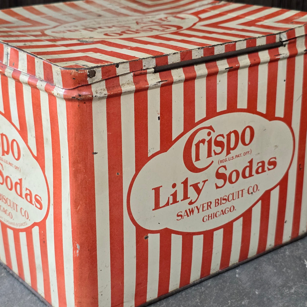 Crispo Lily Sodas Sawyer Biscuit Co. Chicago Antique Cracker Advertising Tin Can