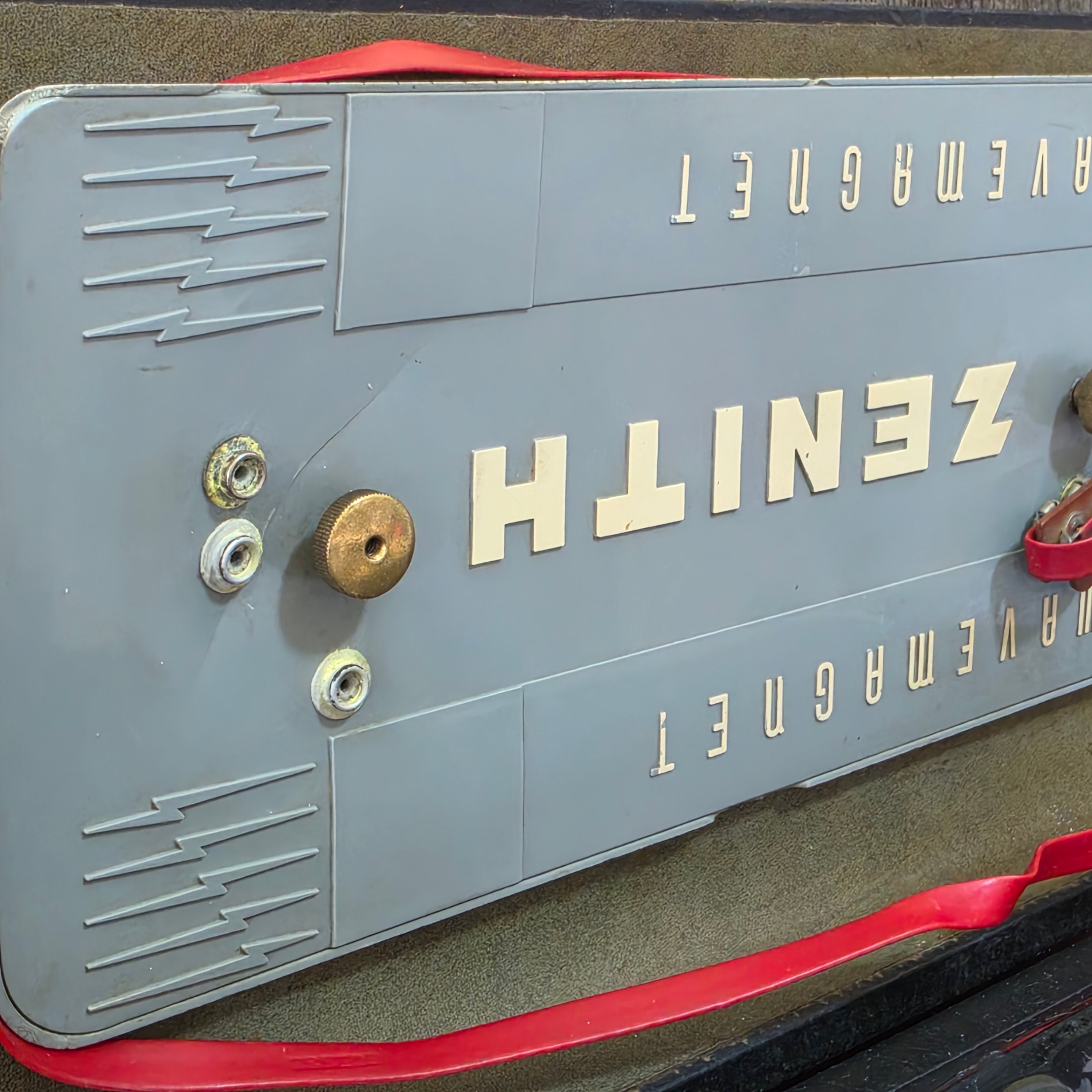 Zenith Model H500 Trans-Oceanic Multi-Band Portable Tube Radio & Original Box