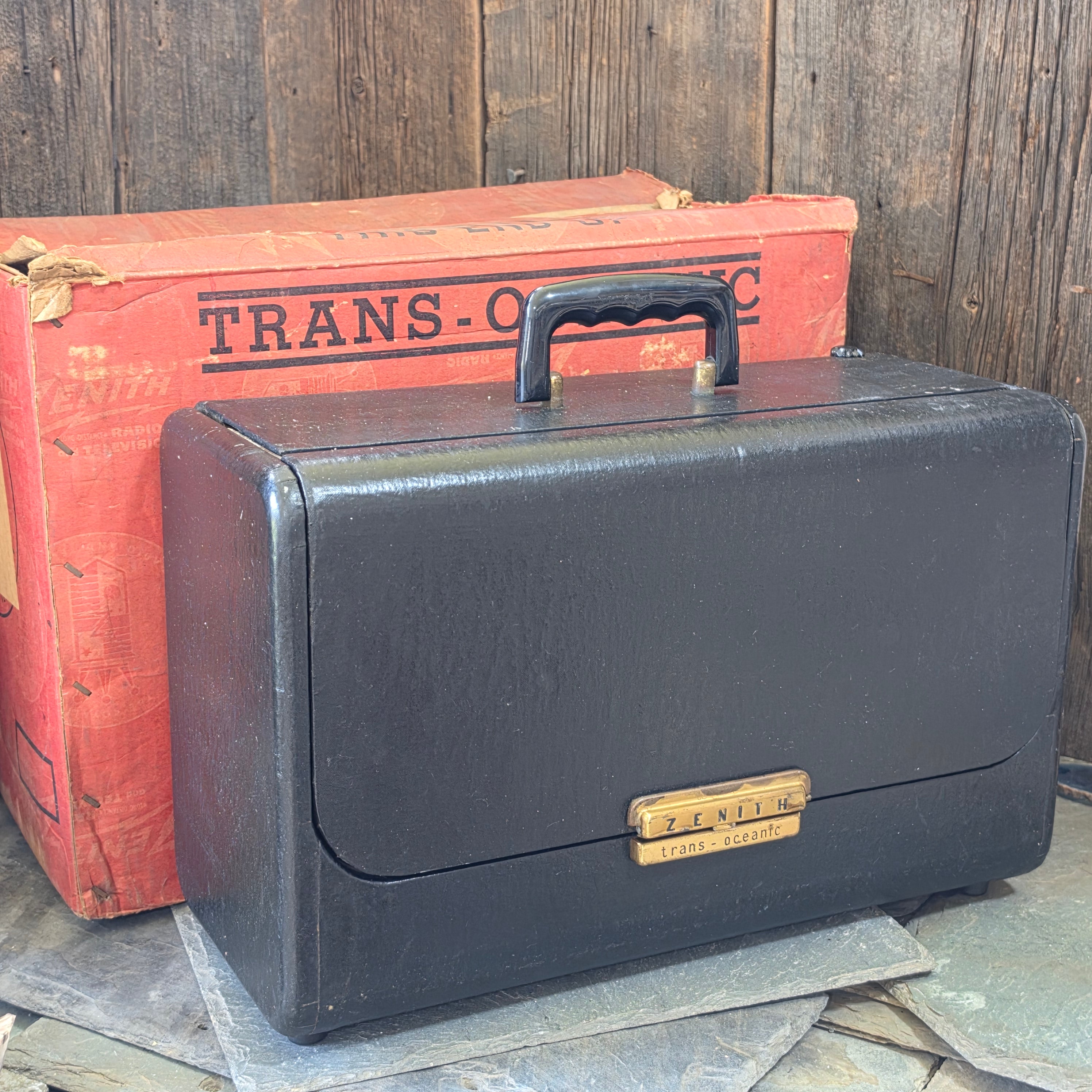 Zenith Model H500 Trans-Oceanic Multi-Band Portable Tube Radio & Original Box