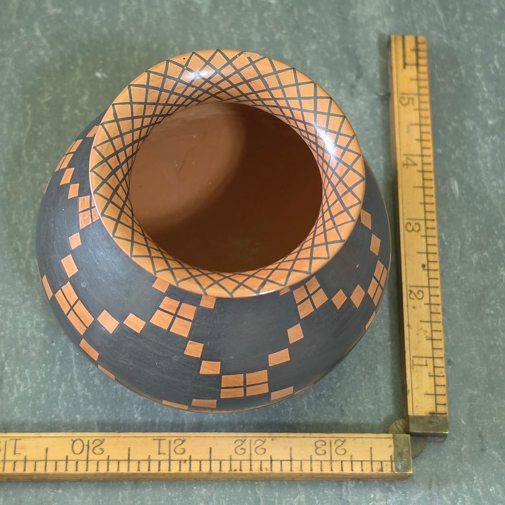 Mata Ortiz Pottery Olla Jar Signed Roberto Banuelos Geometric Terracotta Mexico
